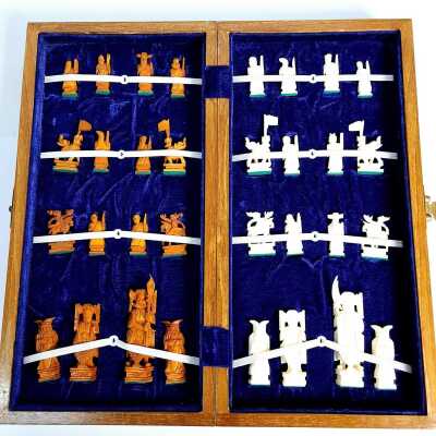 CHESS SET