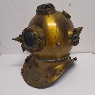 DIVERS HELMET