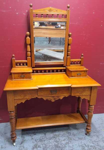 EDWARDIAN DRESSING TABLE