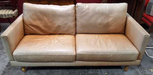 LEATHER LOUNGE