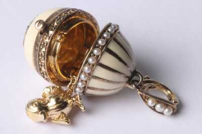 SILVER EGG PENDANT
