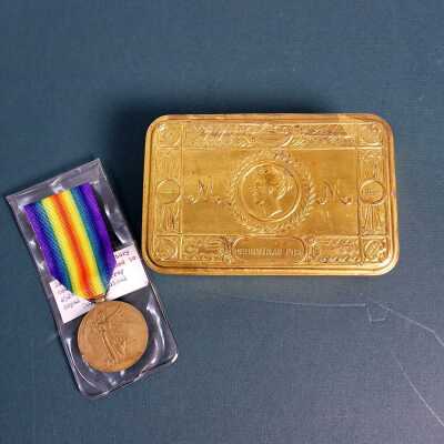 CHRISTMAS TIN & MEDAL