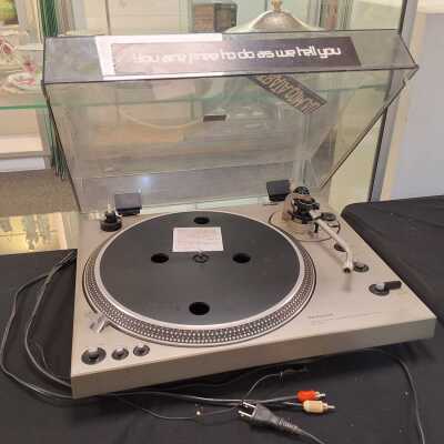 TECHNICS TURNTABLE