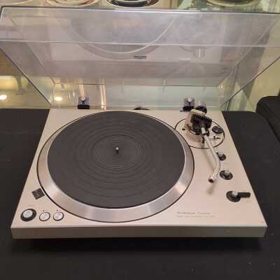 TECHNICS TURNTABLE
