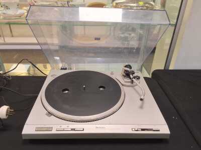 TECHNICS TURNTABLE