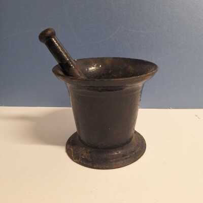 MORTAR AND PESTLE