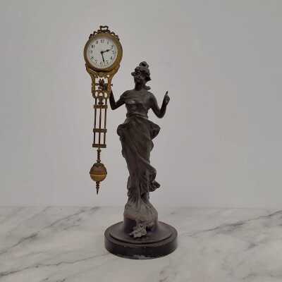 SWINGER CLOCK