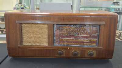 VINTAGE RADIO