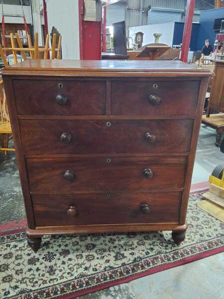 CHEST OF DRAWERS
