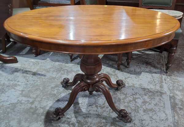 LOO TABLE