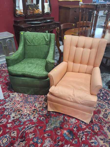 LOUNGE CHAIRS