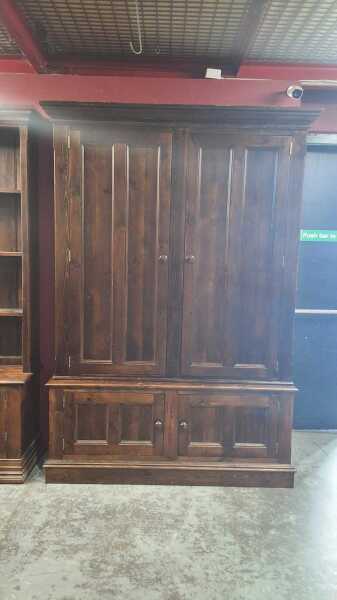 ENCLOSED CABINET