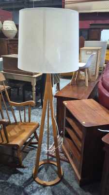 STANDARD LAMP
