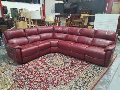 CORNER LOUNGE