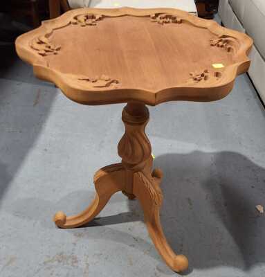 WINE TABLE