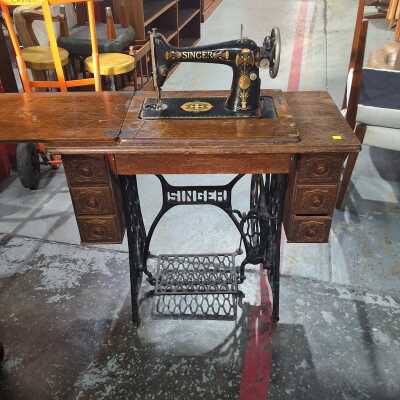 SEWING MACHINE