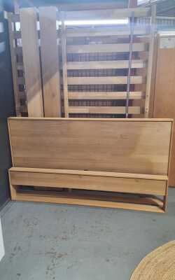 QUEEN BED