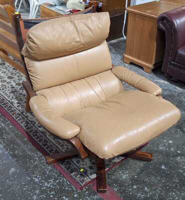 SWIVEL CHAIR