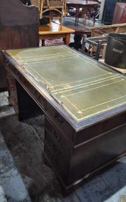 PEDESTAL DESK