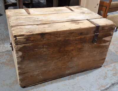 VINTAGE TRUNK