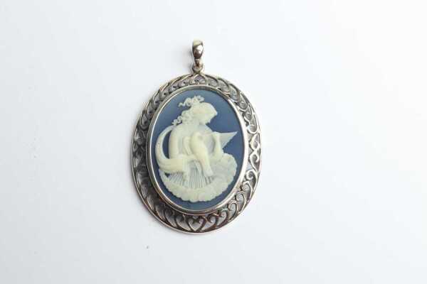 CAMEO PENDANT