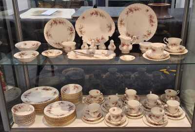 ROYAL ALBERT DINNER SERVICE