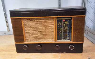 VINTAGE RADIO