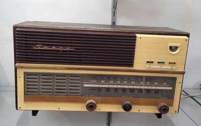 VINTAGE RADIO