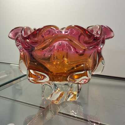 ART GLASS VASE