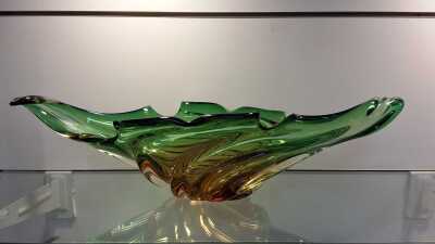 ART GLASS VASE