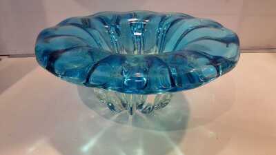 ART GLASS VASE