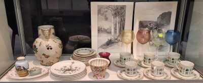 CHINA & GLASSWARE