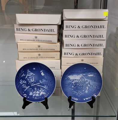 CHRISTMAS PLATES