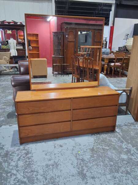 DRESSING TABLE