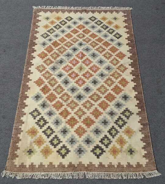 KILIM RUG