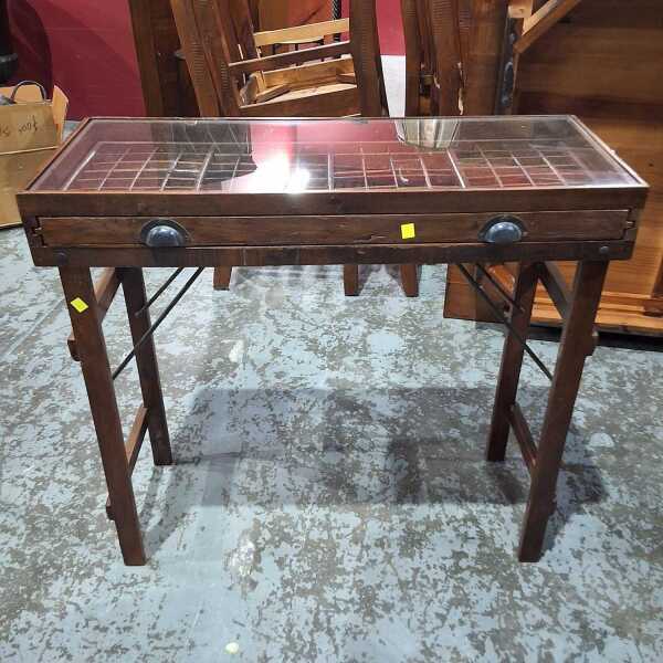 CONSOLE TABLE