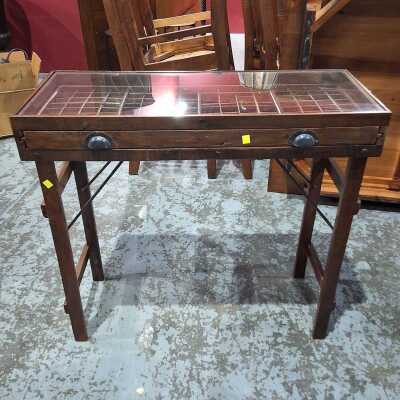CONSOLE TABLE