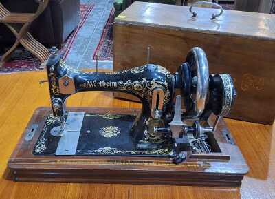 VINTAGE SEWING MACHINE
