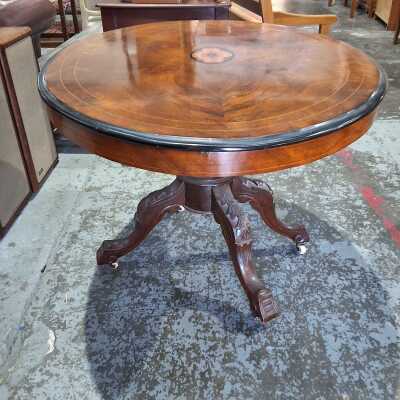 SALON TABLE