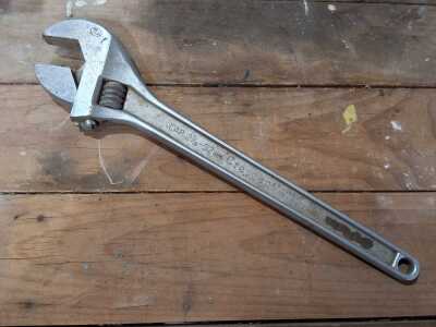ADJUSTABLE WRENCH