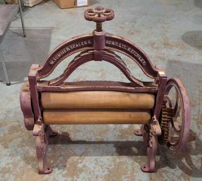 LAUNDRY MANGLE