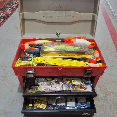 FISHING TACKLE BOX