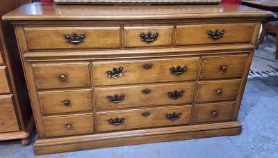 CHEST OF DRAWERS