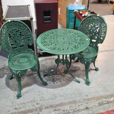 PATIO SET
