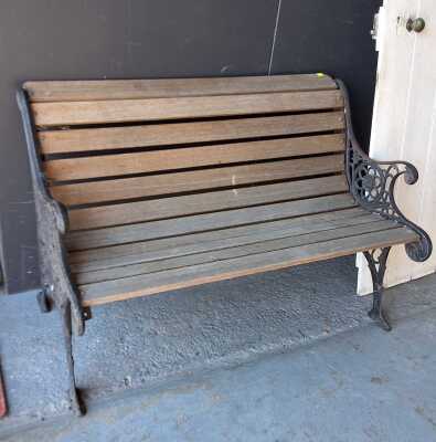 GARDEN BENCH
