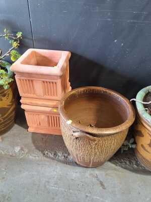 GARDEN POTS
