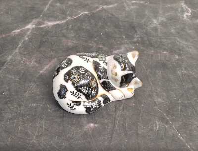 ROYAL CROWN DERBY PAPERWEIGHT