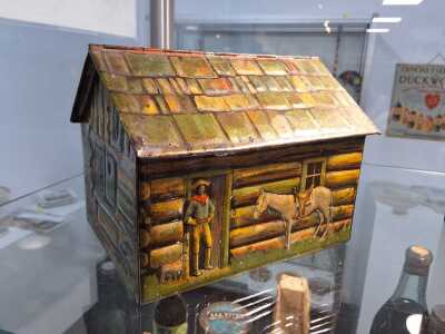 NOVELTY CHOCOLATE TIN