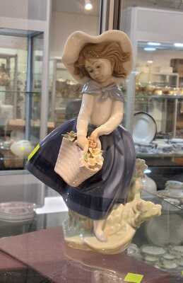 LLADRO FIGURE