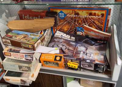 MODEL KITS